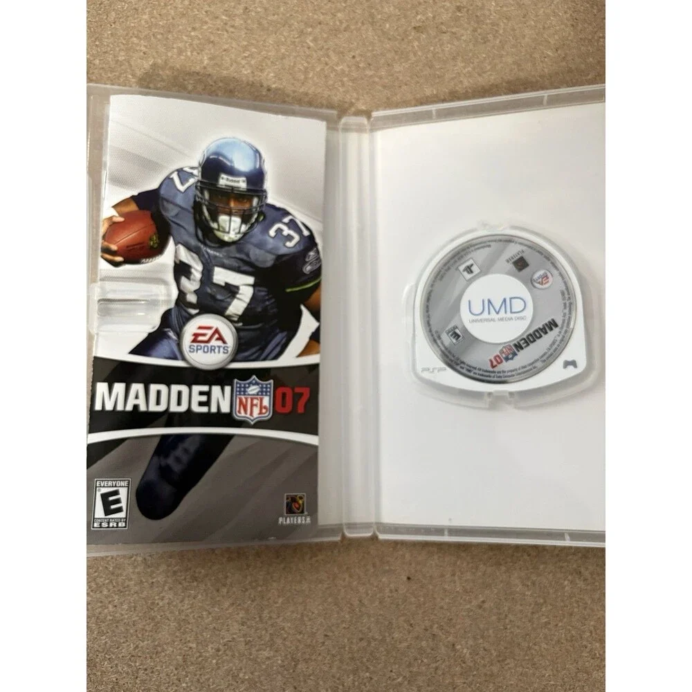Madden NFL 07 Madden NFL Series Sony PSP EA Sports E Multiplayer Football - MINT